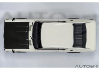 NISSAN SKYLINE 2000 GT-R (KPGC110) TUNED VERSION „CARBON BLACK BONNET“ weiß AUTOart 1:18 Composite
